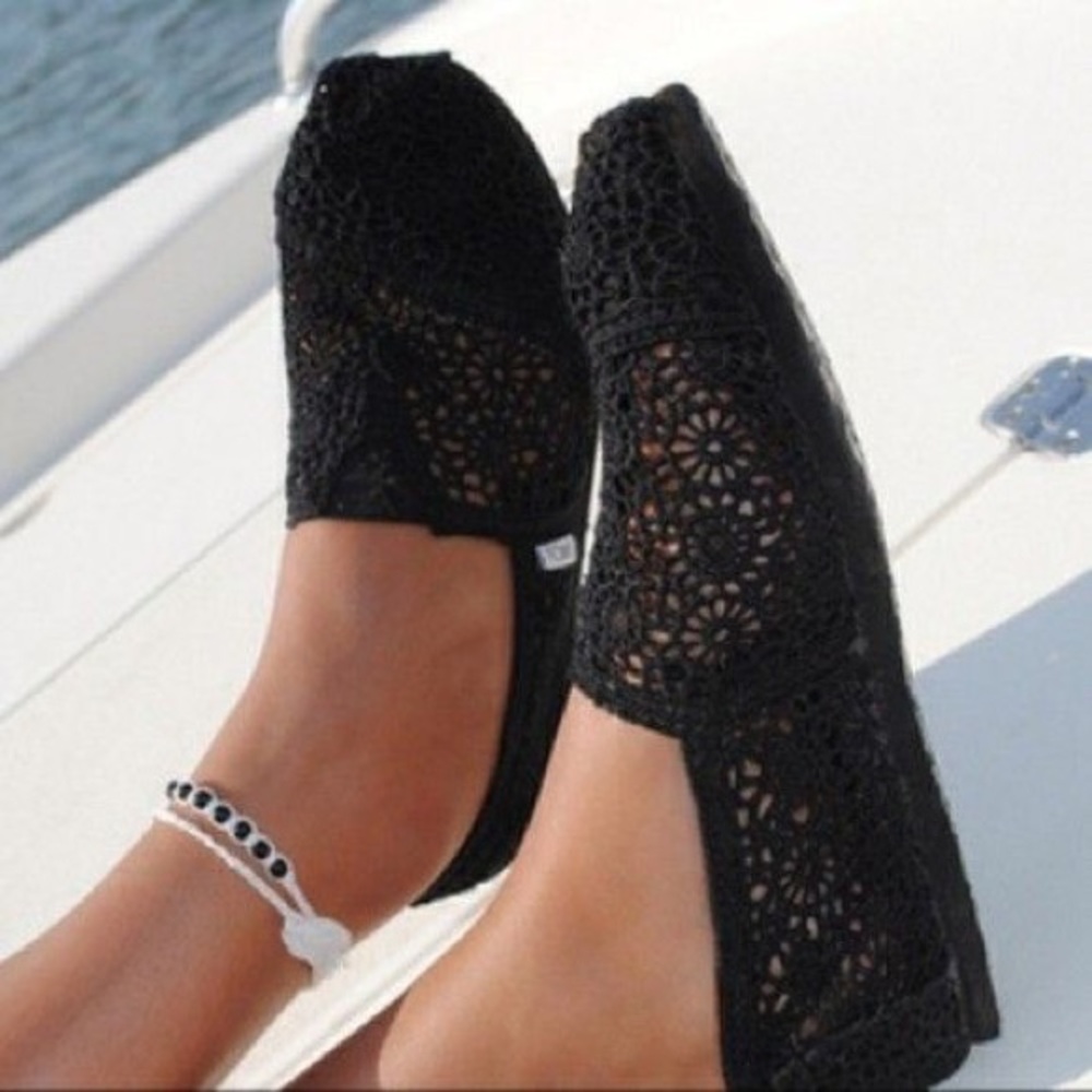 Toms Classic Crochet Slip-On Flat - Picture 5 of 14